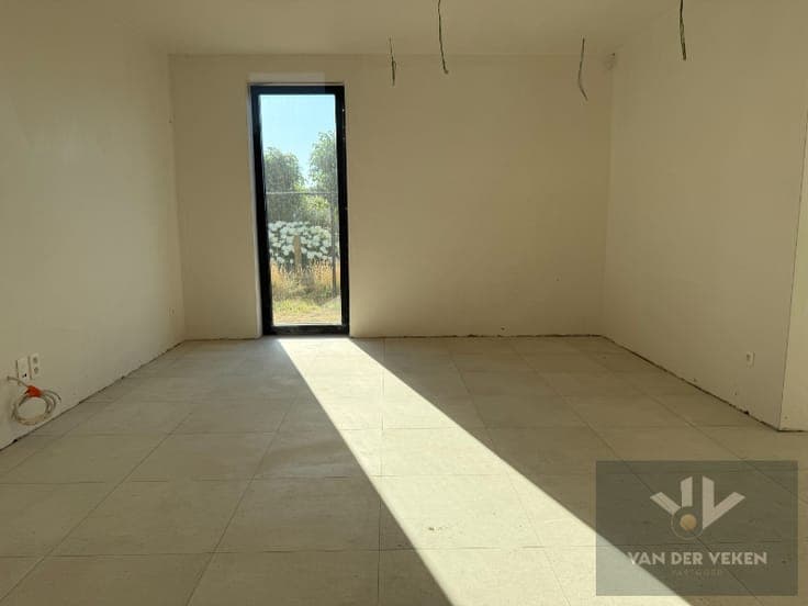 Ruime en volledig afgewerkte half open BEN-woning met 3 s...