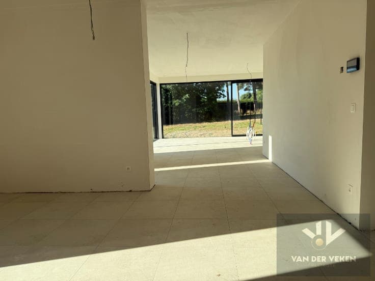 Ruime en volledig afgewerkte half open BEN-woning met 3 s...