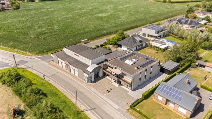 TOP-LOCATION commercial corner with visibility and parking!