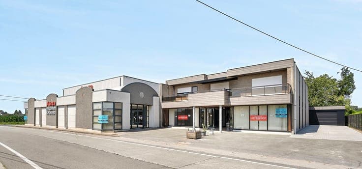 TOP-LOCATION commercial corner with visibility and parking!
