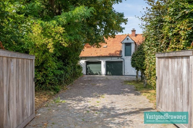 Centraal gelegen karaktervolle hoevewoning omgeven door e...