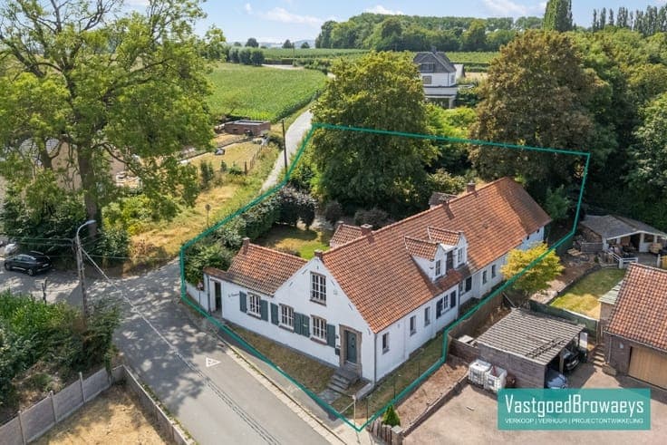 Centraal gelegen karaktervolle hoevewoning omgeven door e...