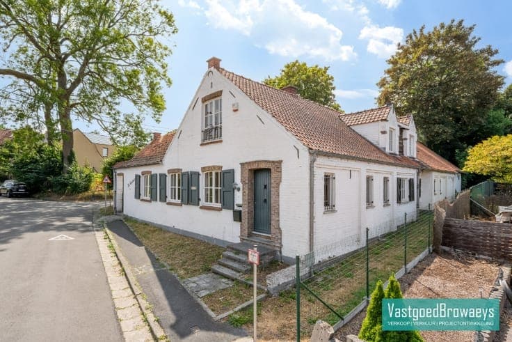 Centraal gelegen karaktervolle hoevewoning omgeven door e...