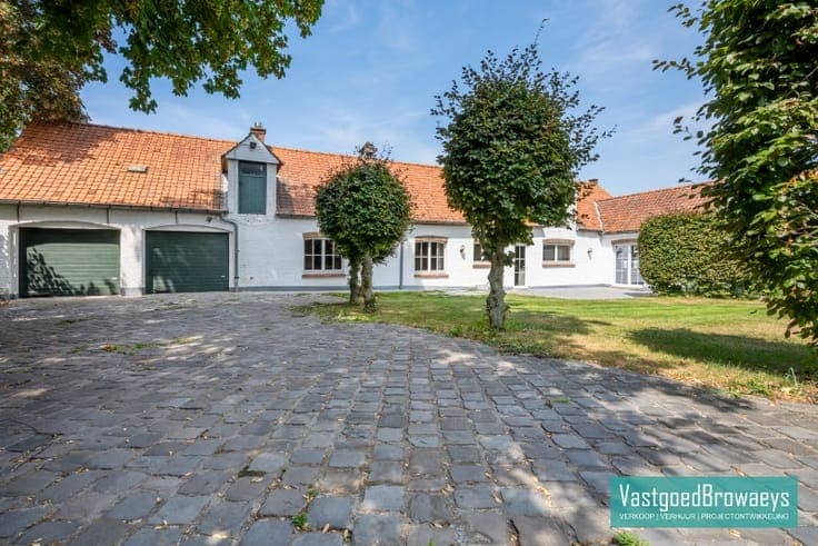 Centraal gelegen karaktervolle hoevewoning omgeven door e...