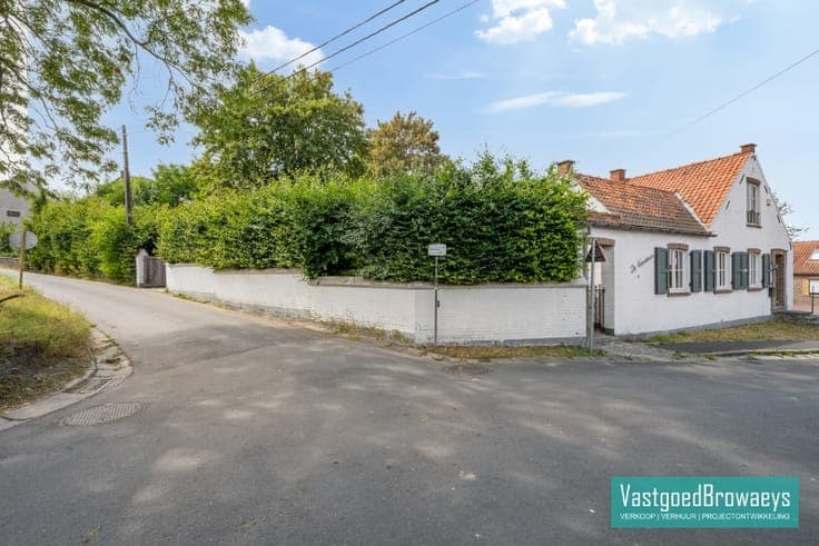 Centraal gelegen karaktervolle hoevewoning omgeven door e...