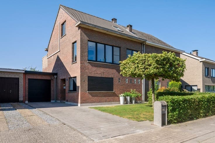 Woning met 4 slpkrs en gezellige tuin te Lier