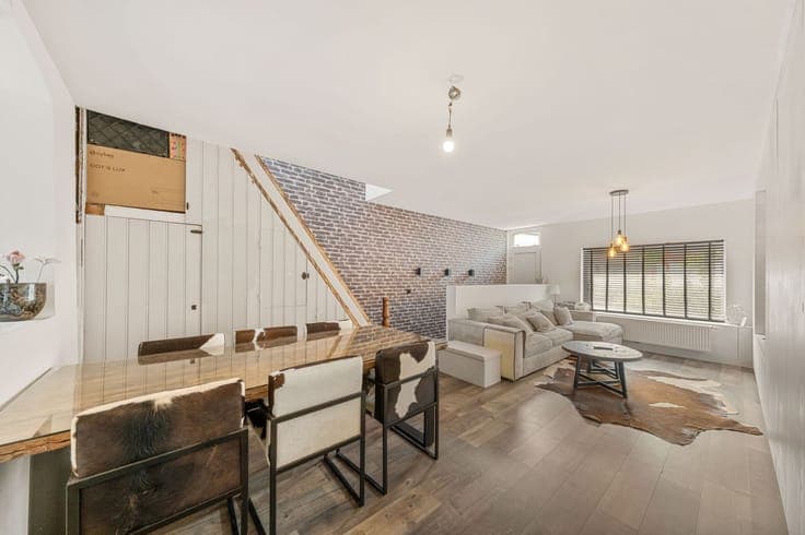 RUIME HALFOPEN WONING MET POLYVALENTE BEROEPSRUIMTE EN TA...