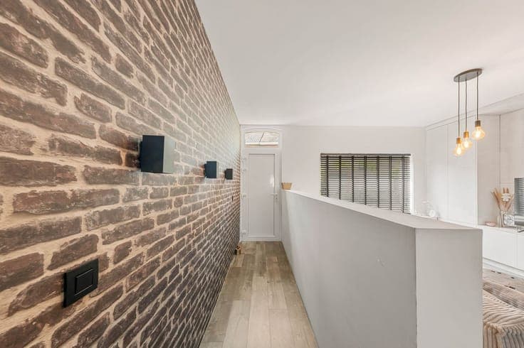 RUIME HALFOPEN WONING MET POLYVALENTE BEROEPSRUIMTE EN TA...
