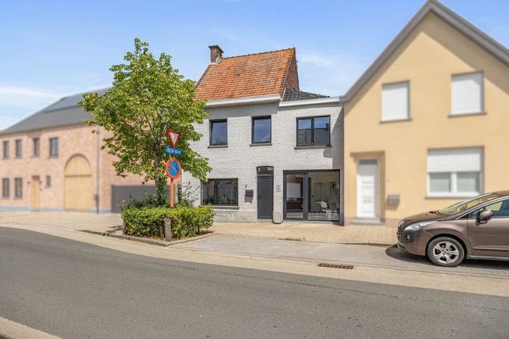 RUIME HALFOPEN WONING MET POLYVALENTE BEROEPSRUIMTE EN TA...