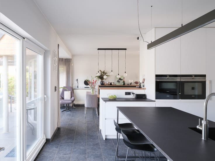Karaktervolle gezinswoning met 4 slaapkamers, een bijbouw...