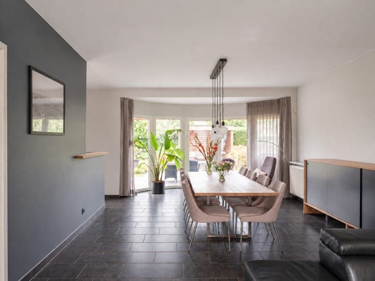Karaktervolle gezinswoning met 4 slaapkamers, een bijbouw...