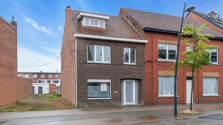 Totaal gerenoveerde en energiezuinige gezinswoning met 3 ...