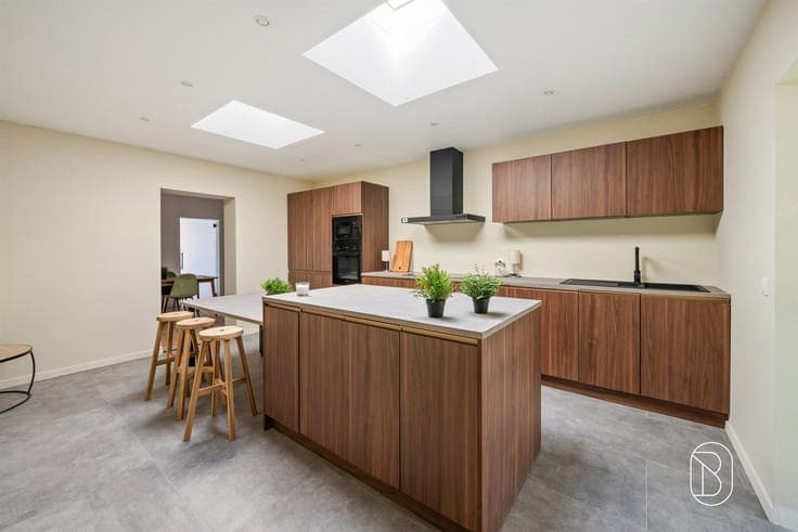 Completely renovated home with 4 bedrooms and a garden