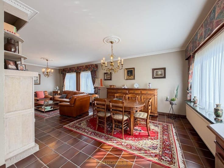 Te koop, instapklare laagbouwvilla met 4 slaapkamers op r...
