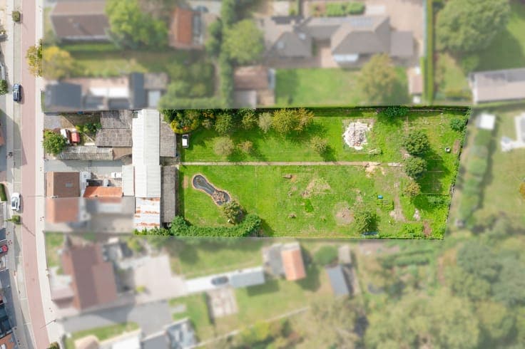 House on a spacious plot with development potential in Merel