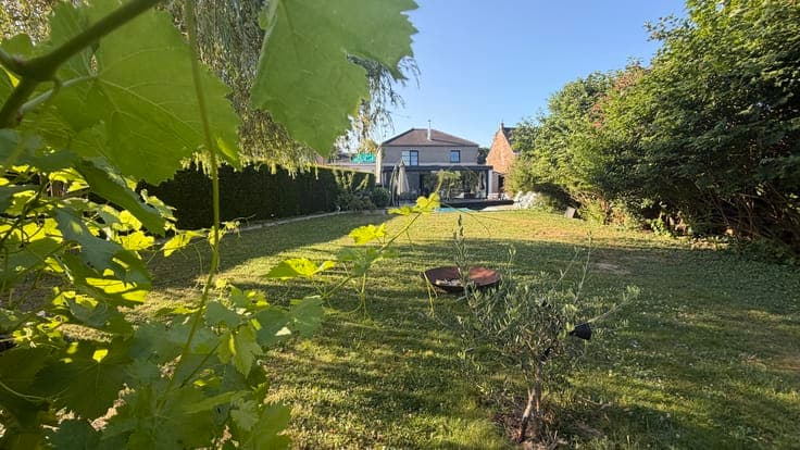 Detached Villa with Swimming Pool on a Beautiful Plot