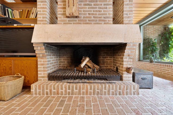 Architectural villa located in Varsenare