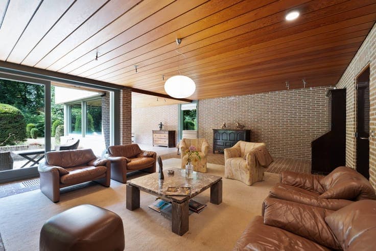 Architectural villa located in Varsenare
