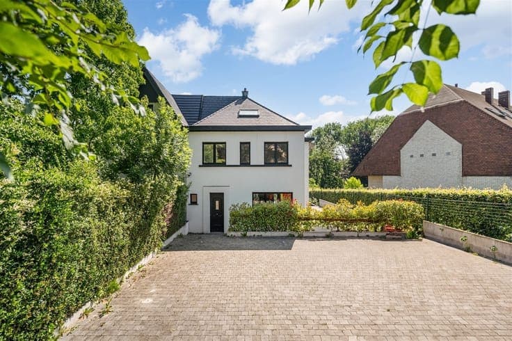 Prachtige HOB met vier slaapkamers, bureau en grote tuin