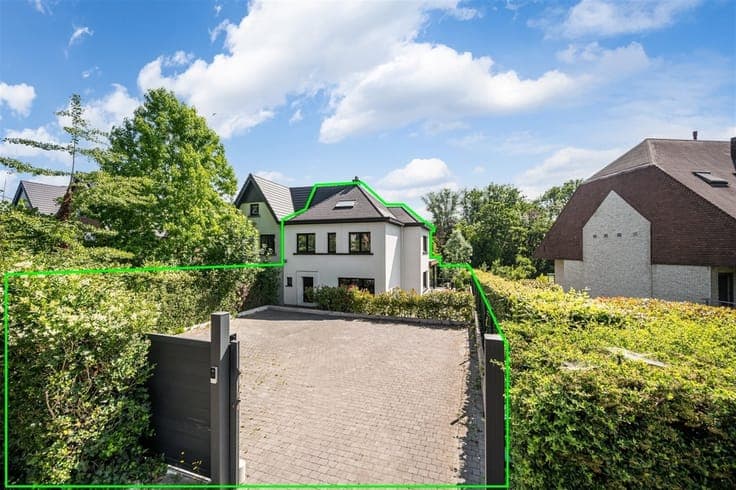 Prachtige HOB met vier slaapkamers, bureau en grote tuin