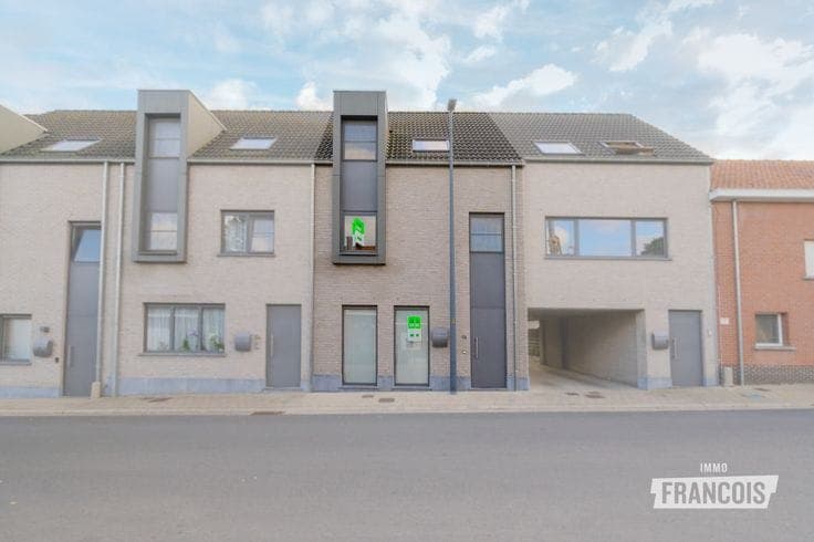 Bright, move-in-ready home with 3 bedrooms and a garden for…