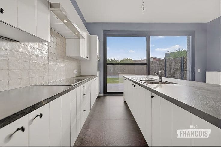 Bright, move-in-ready home with 3 bedrooms and a garden for…