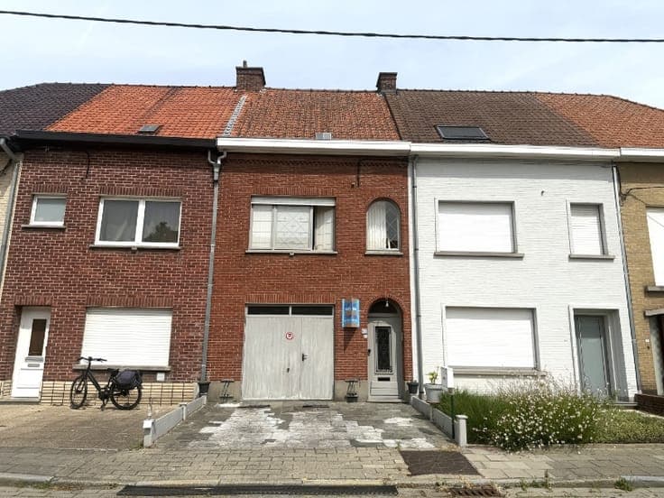 Ruime, sterke en goed gelegen te renoveren gezinswoning -...