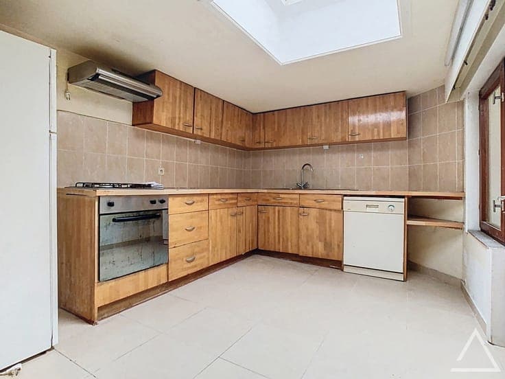 Thieffry district, 3-bedroom house to renovate