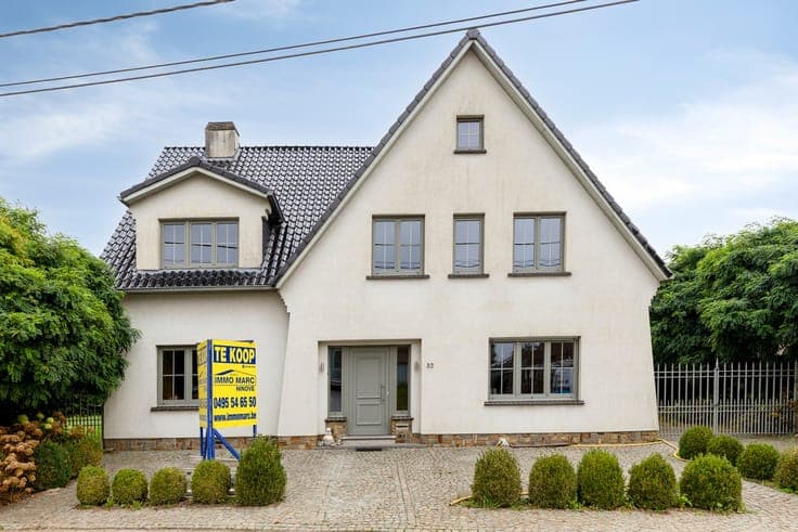 Karaktervolle open bebouwing met 4 slaapkamers gelegen op...
