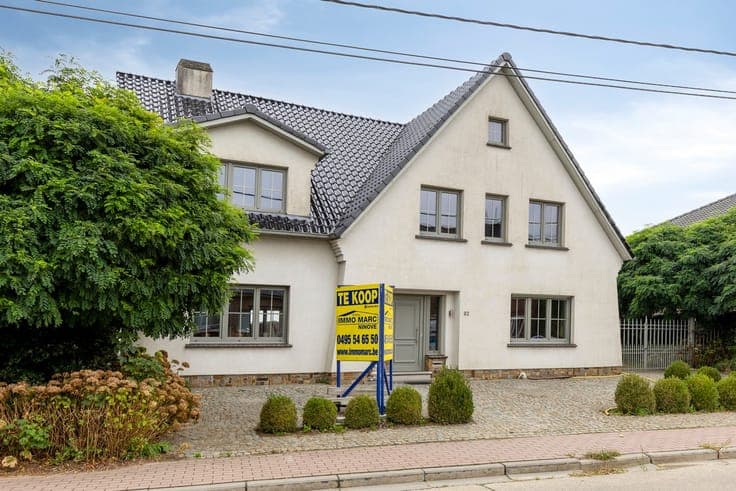 Karaktervolle open bebouwing met 4 slaapkamers gelegen op...