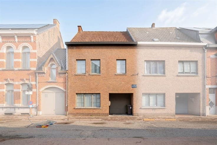 Spacious family home with garden on near downtown Zottegem!