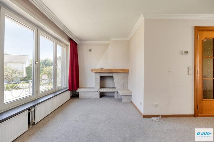 Beautiful bel-etage home ideally located in the highly de...