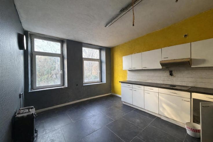 MAISON - 6 CH - ENTREPÔT - 6 HANGARS - JARDIN - INVEST !!!