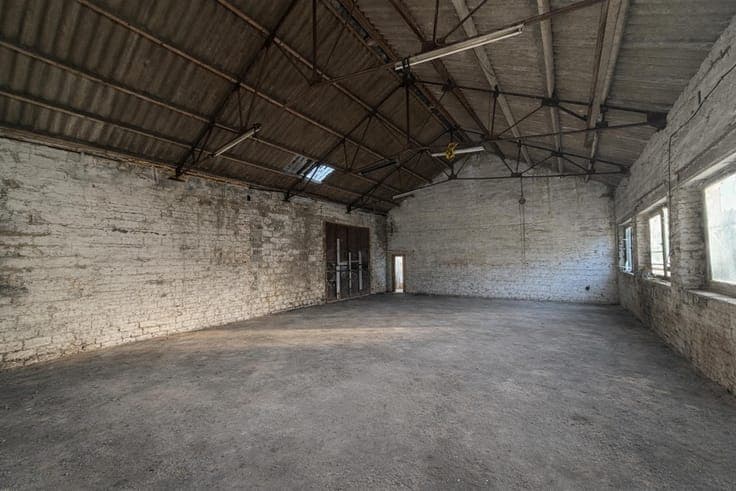 MAISON - 6 CH - ENTREPÔT - 6 HANGARS - JARDIN - INVEST !!!