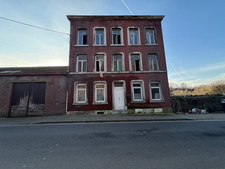 MAISON - 6 CH - ENTREPÔT - 6 HANGARS - JARDIN - INVEST !!!