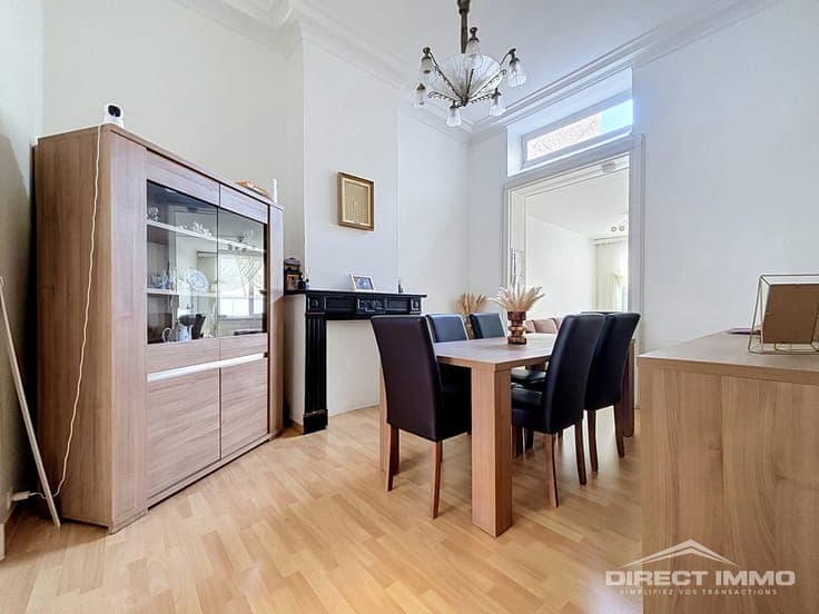 House of approximately 250 m² + garden ±60 m²!
