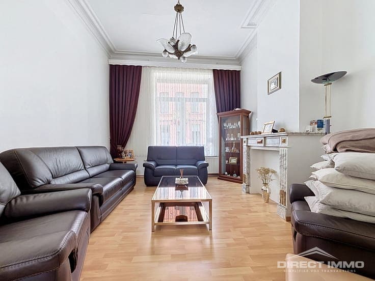 House of approximately 250 m² + garden ±60 m²!