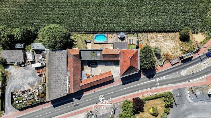 Quadrangle farmhouse in Waregem offering endless possibiliti