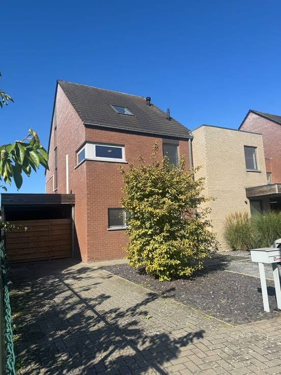 Verrassend ruime gezinswoning met vier slaapkamers, zonni...