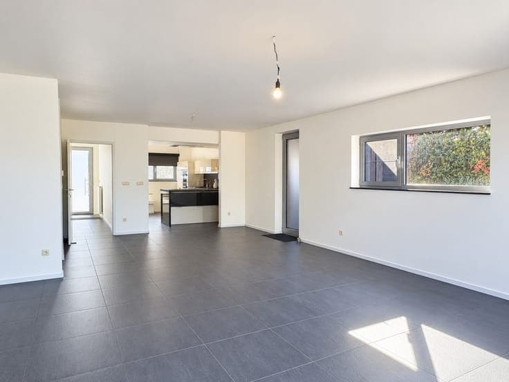 Verrassend ruime gezinswoning met vier slaapkamers, zonni...