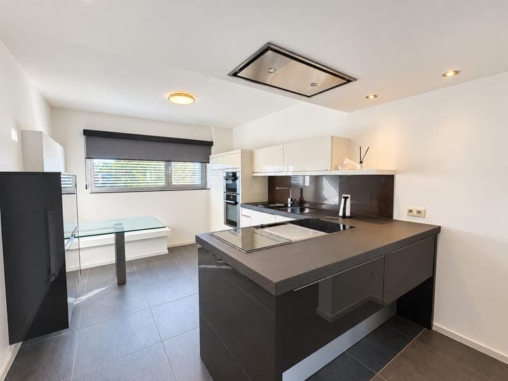 Verrassend ruime gezinswoning met vier slaapkamers, zonni...