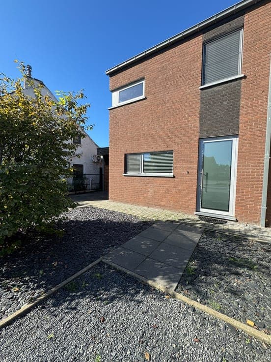 Verrassend ruime gezinswoning met vier slaapkamers, zonni...