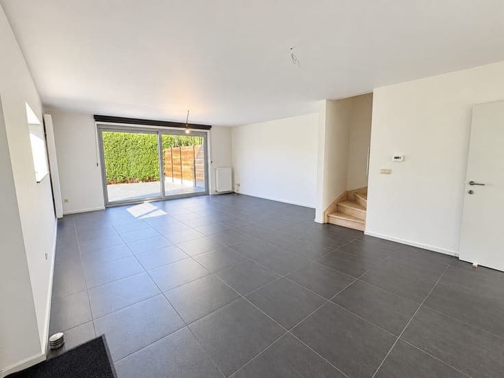 Verrassend ruime gezinswoning met vier slaapkamers, zonni...