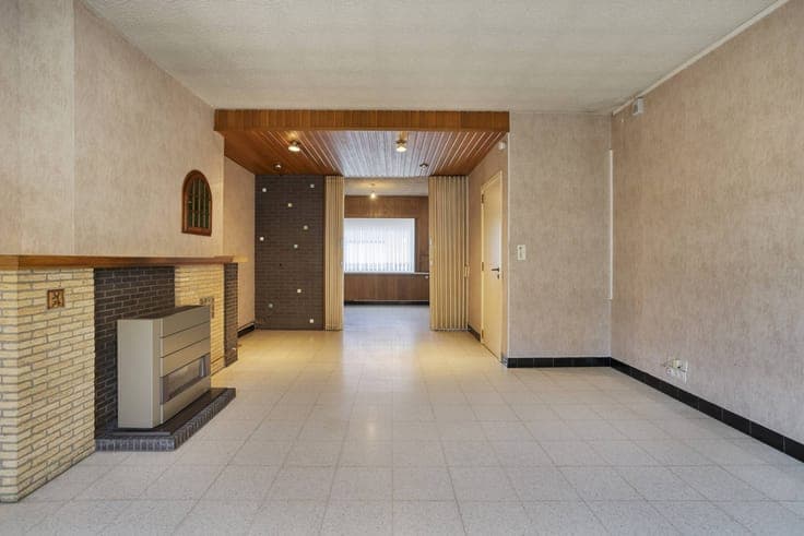 Spacious house with potential centrally located in Roeselare