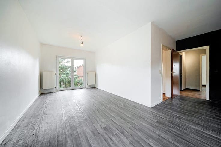 4-Bedroom Split-Level House with Garage and Garden