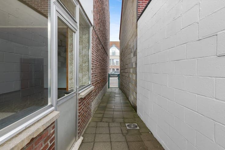 RUIME GEZINSWONING MET 6 SLAAPKAMERS EN GROTE TUIN IN HEERS