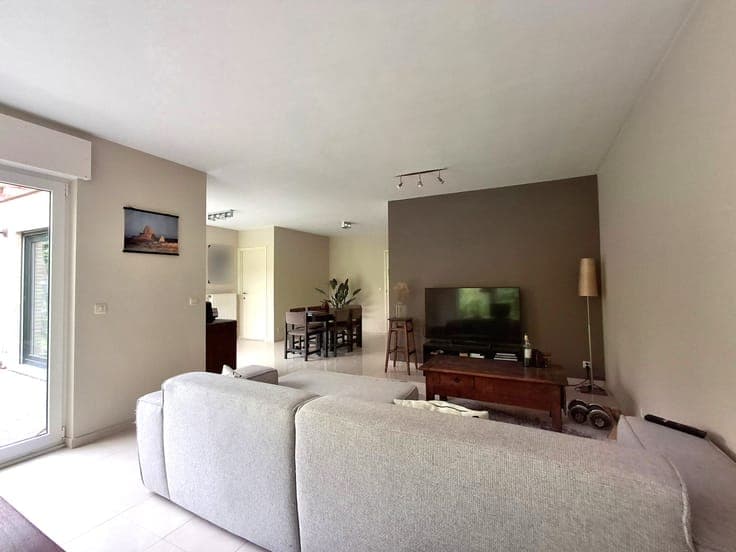 Beautiful bright home 3 bedrooms with lovely garden
