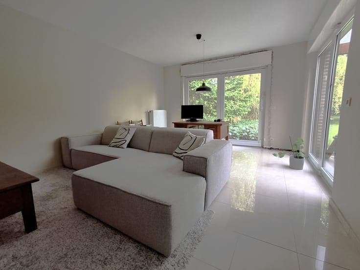 Beautiful bright home 3 bedrooms with lovely garden