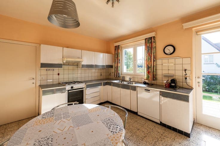 Nearby Place Dumon, House (5 bed/2 bath/1shower)