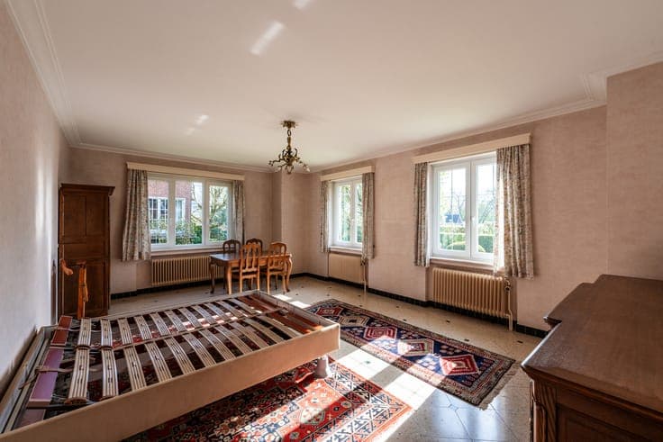 Nearby Place Dumon, House (5 bed/2 bath/1shower)
